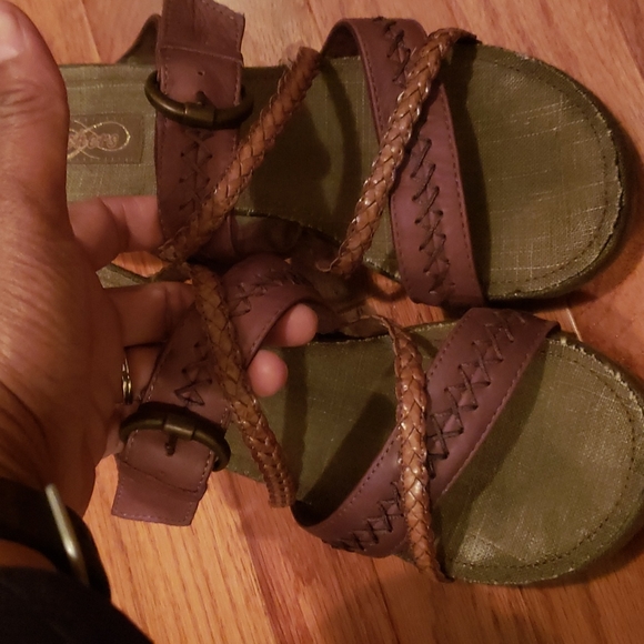 Shoe - Picture 3 of 3